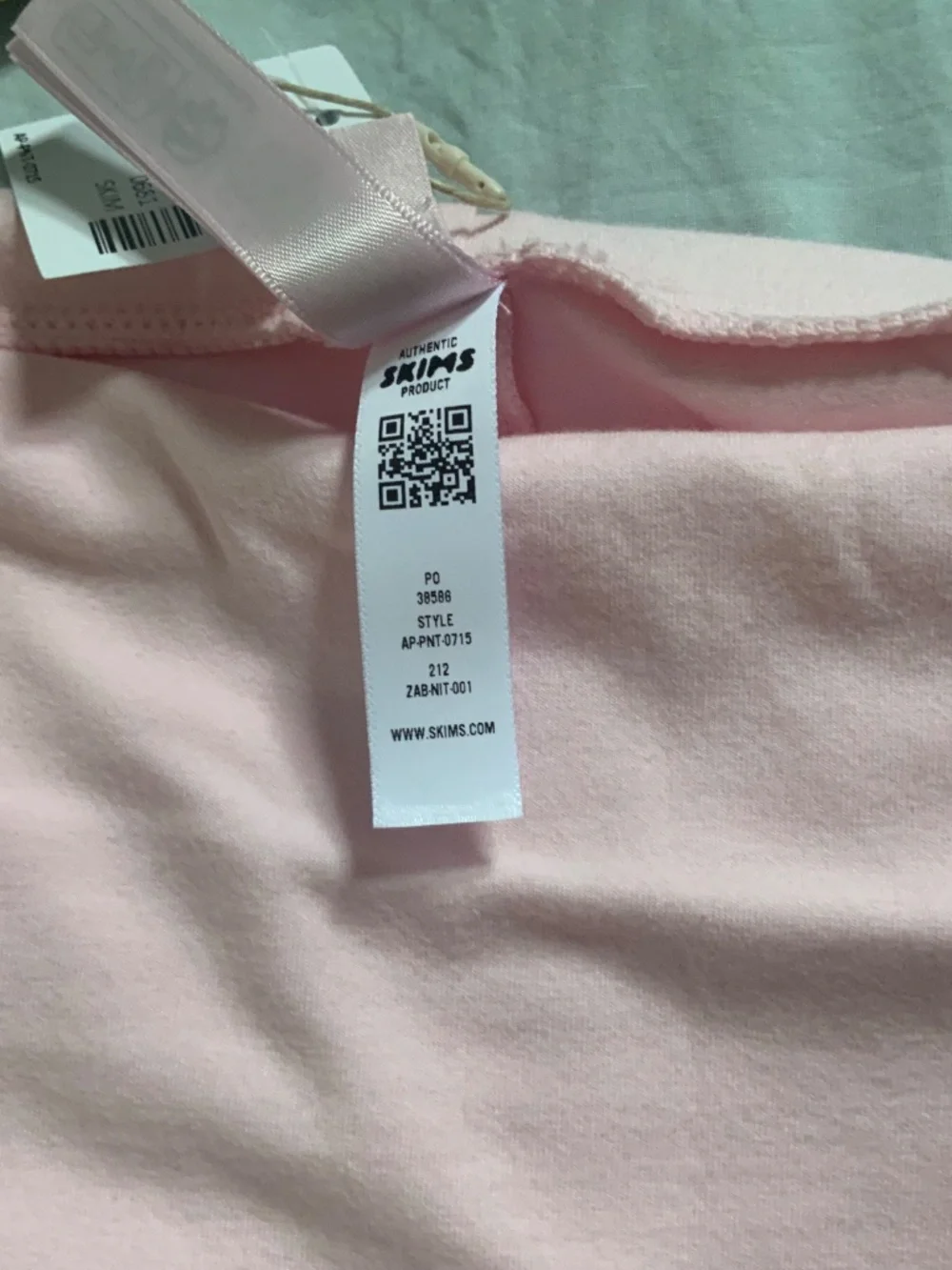 BNWT Skims Cherry Blossom Fold-over Pant - Size Medium - Picture 2 of 4